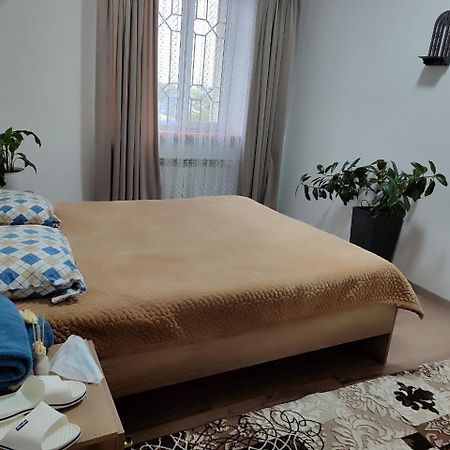 בישקק Amanat Guest House מראה חיצוני תמונה