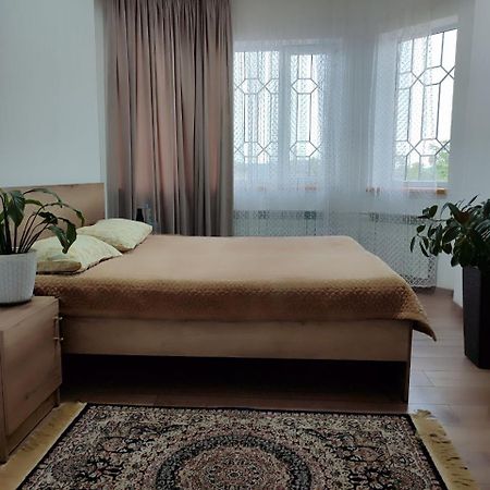 בישקק Amanat Guest House מראה חיצוני תמונה