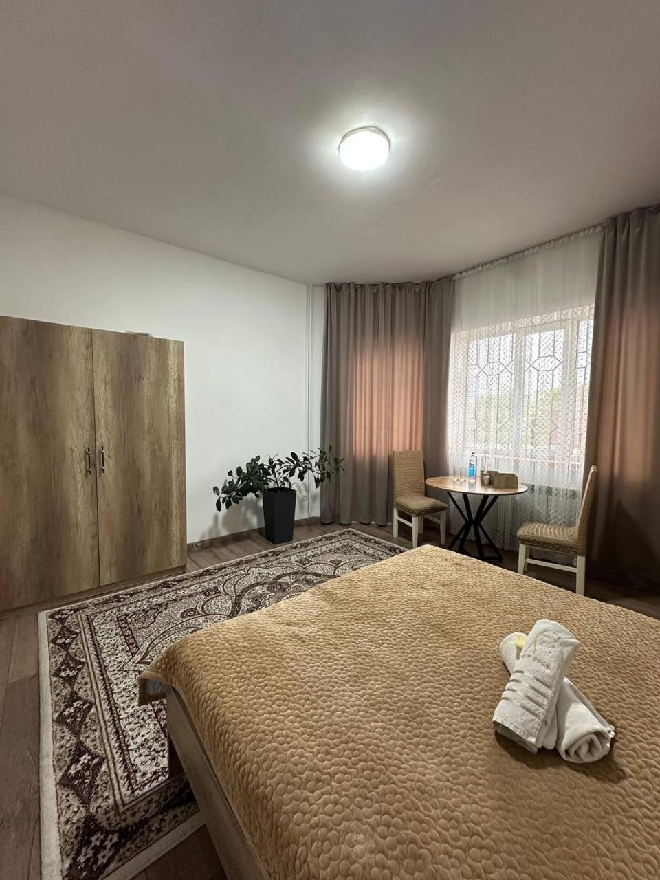 בישקק Amanat Guest House מראה חיצוני תמונה