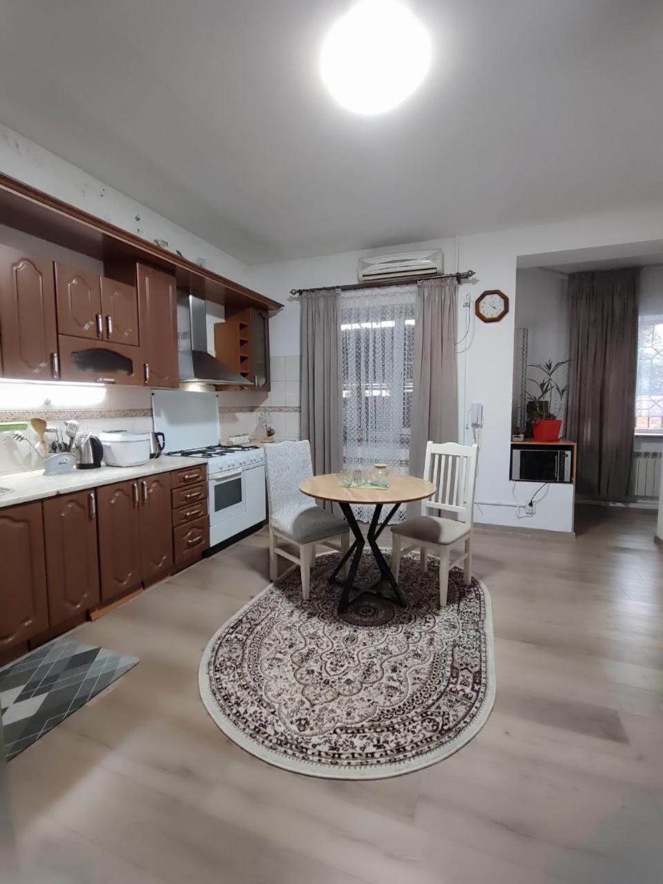 בישקק Amanat Guest House מראה חיצוני תמונה