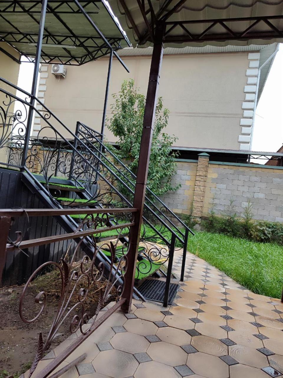 בישקק Amanat Guest House מראה חיצוני תמונה