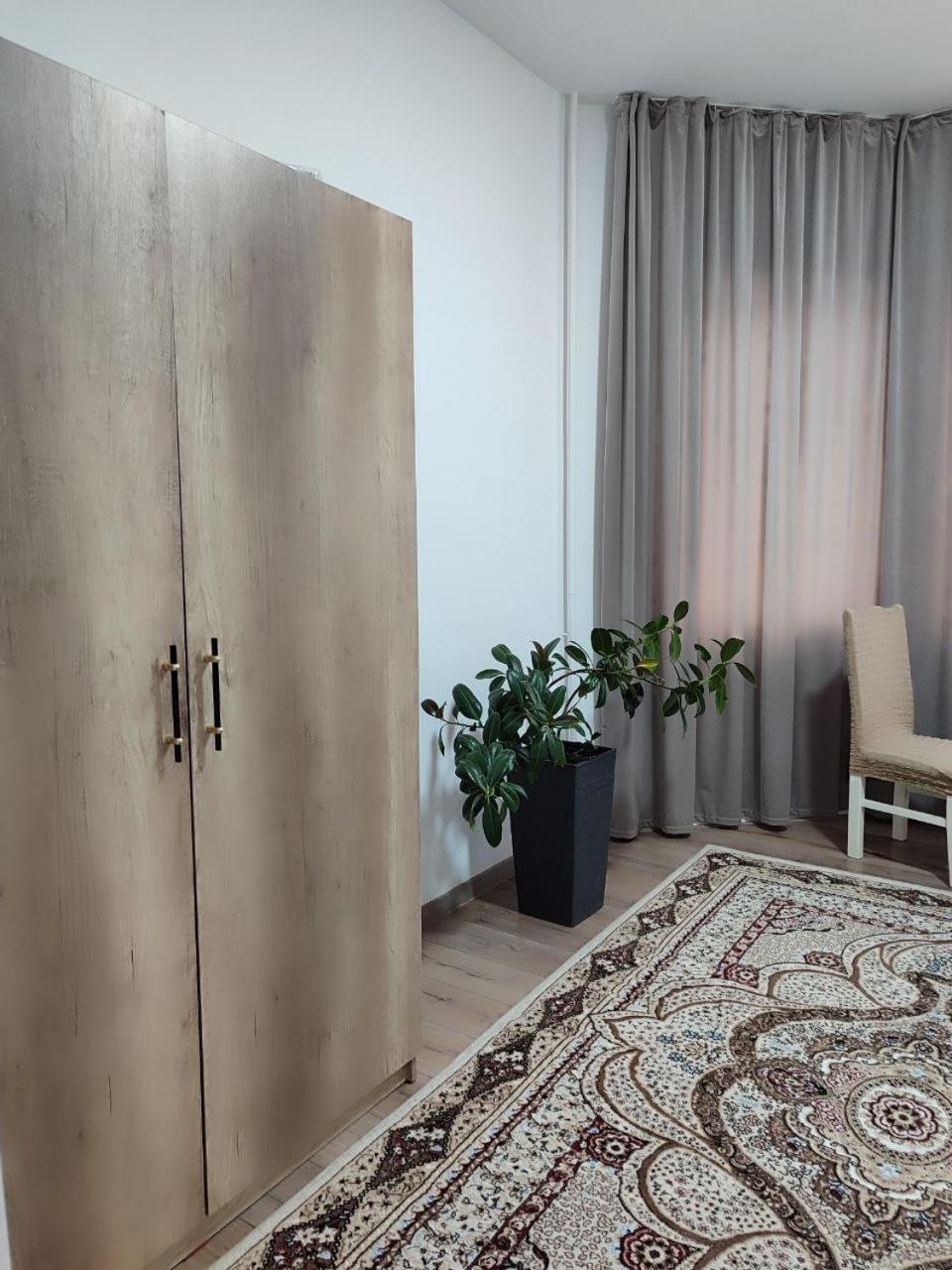 בישקק Amanat Guest House מראה חיצוני תמונה