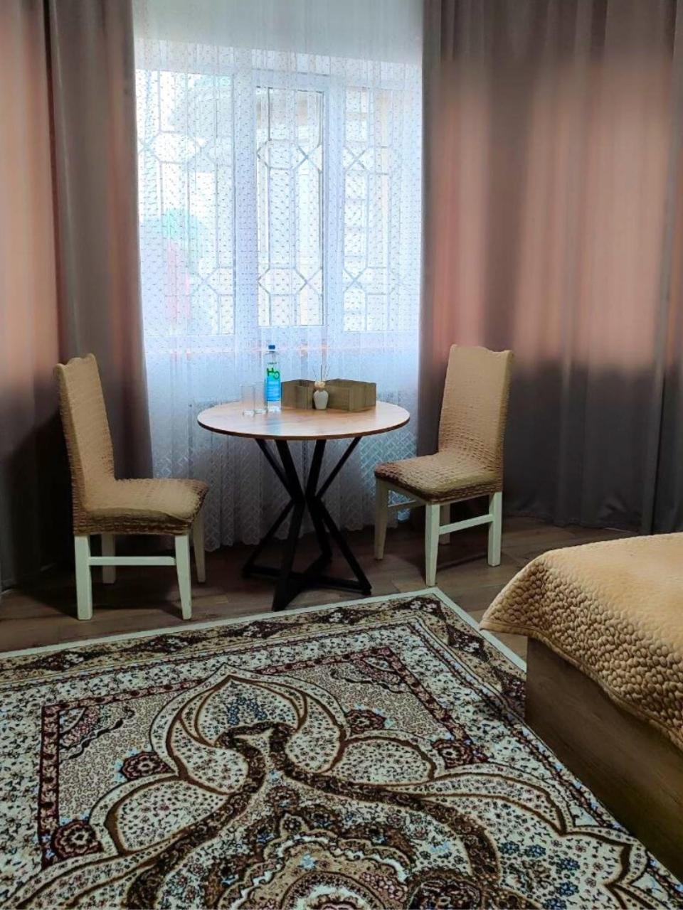 בישקק Amanat Guest House מראה חיצוני תמונה
