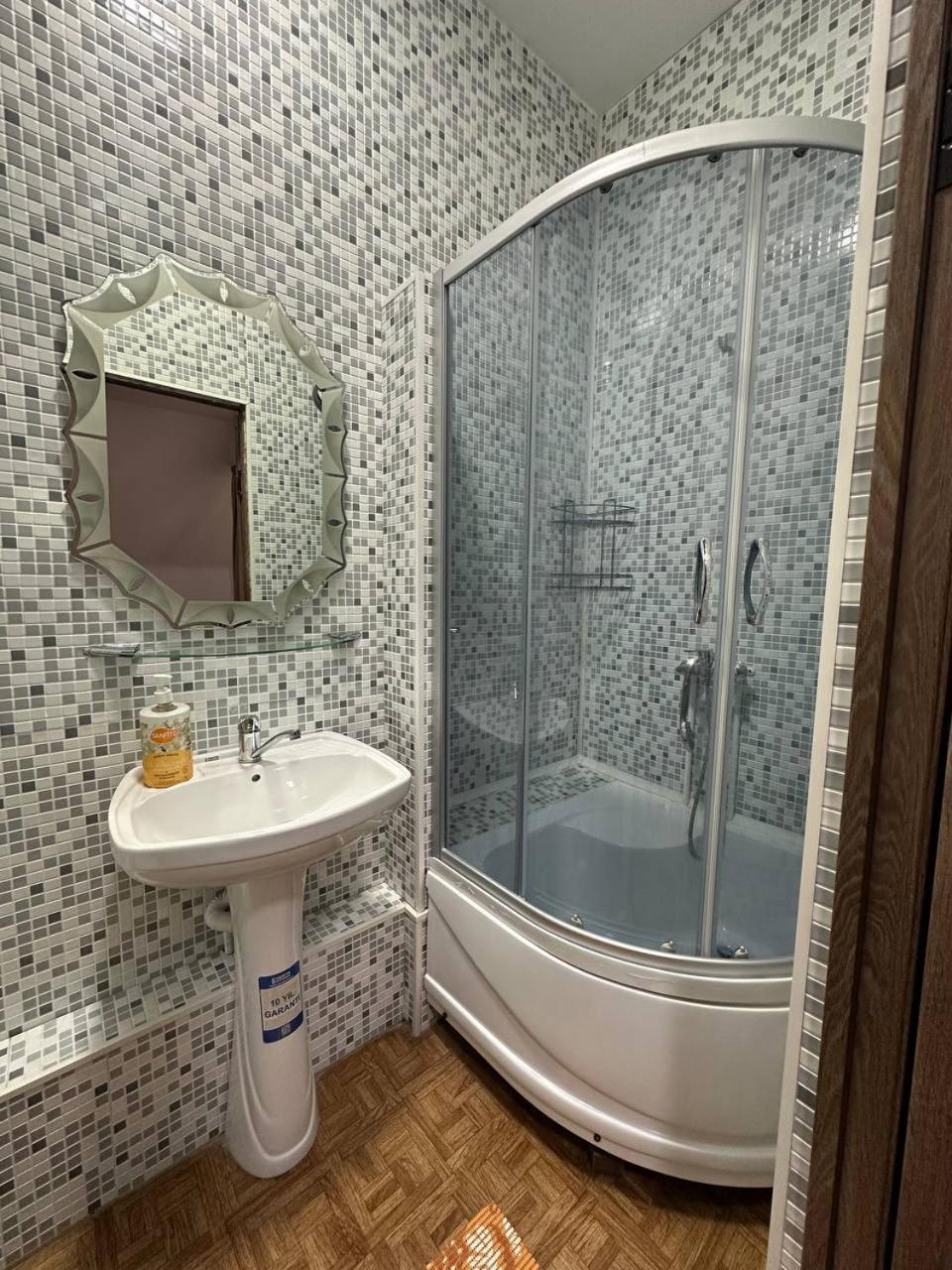 בישקק Amanat Guest House מראה חיצוני תמונה