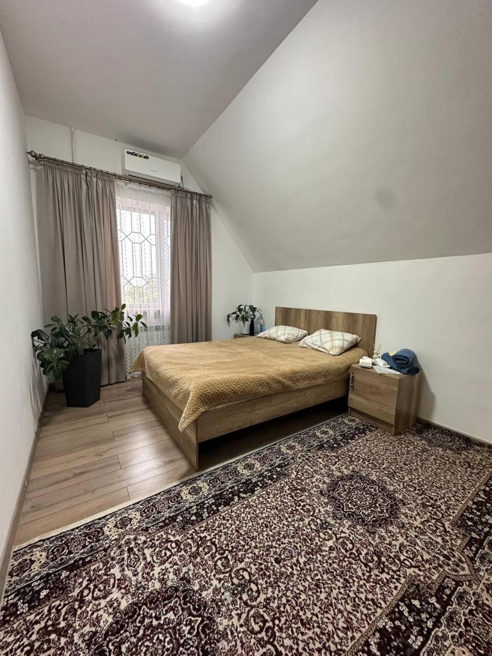 בישקק Amanat Guest House מראה חיצוני תמונה
