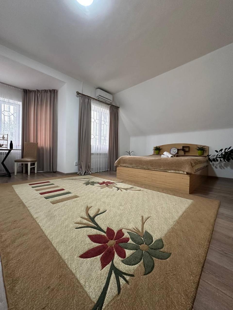 בישקק Amanat Guest House מראה חיצוני תמונה